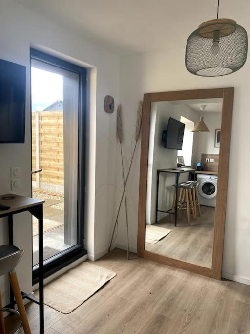 Entre Ville Et Campagne Appartement Cosy Avec Parking Et Terrasse Wood Coutiches Экстерьер фото