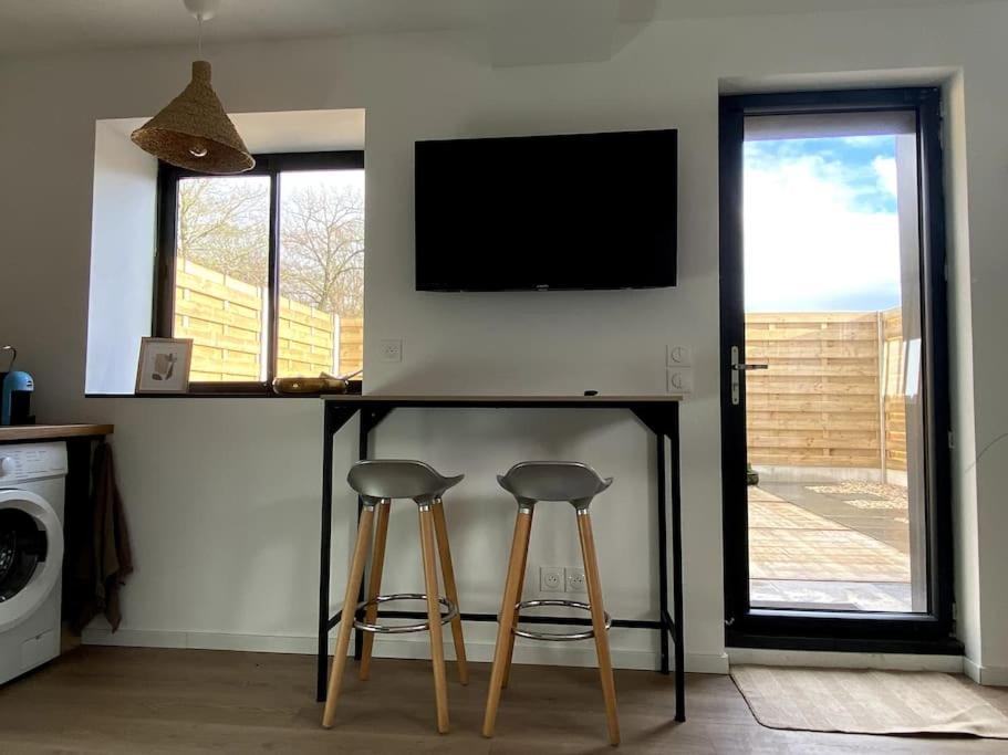 Entre Ville Et Campagne Appartement Cosy Avec Parking Et Terrasse Wood Coutiches Экстерьер фото